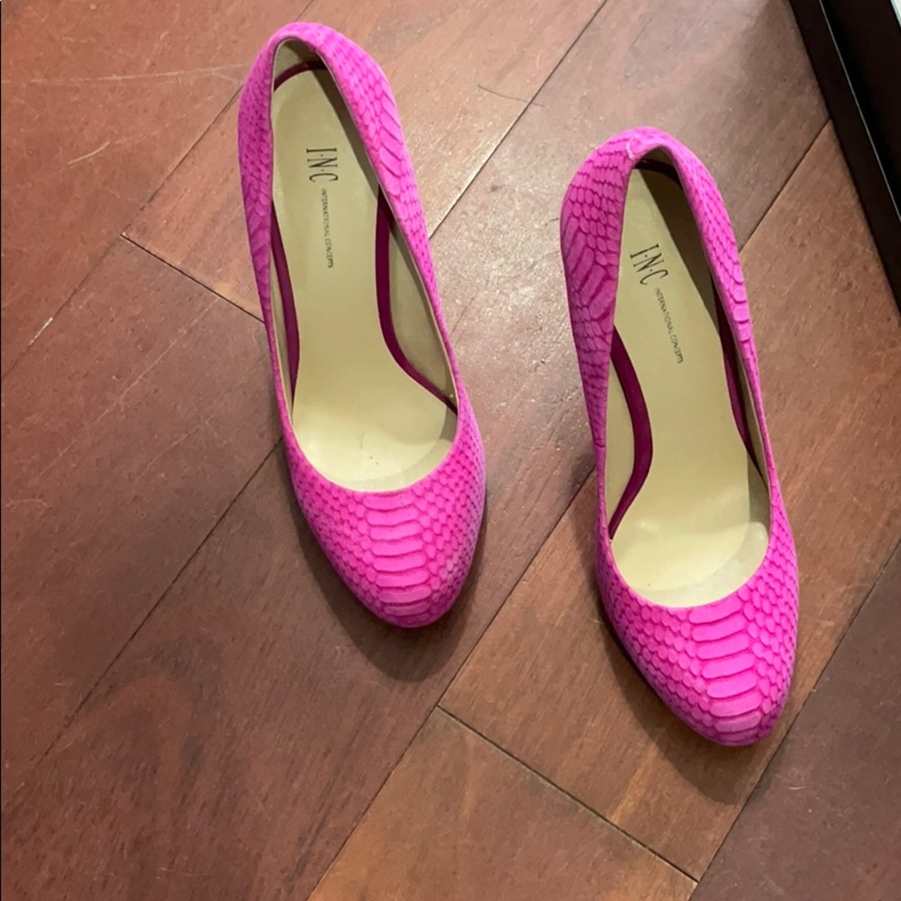 Heels - Picture 2 of 3